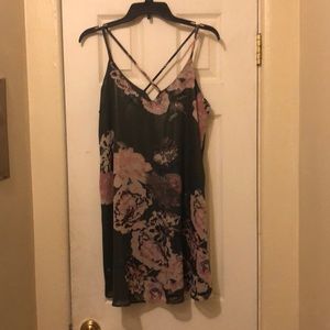 NEVER WORN W TAGS shimmery dress w floral print